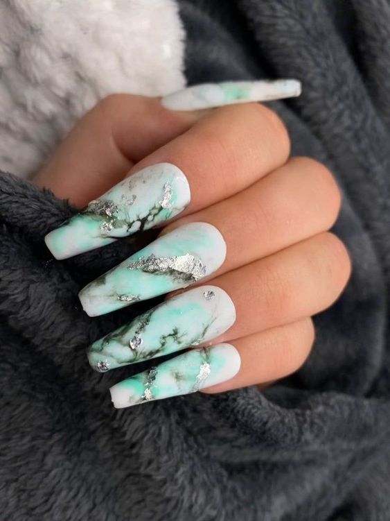 OMBRE NAILS INSPO FOR 2022